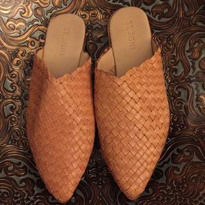 ST. Agni tan leather slides